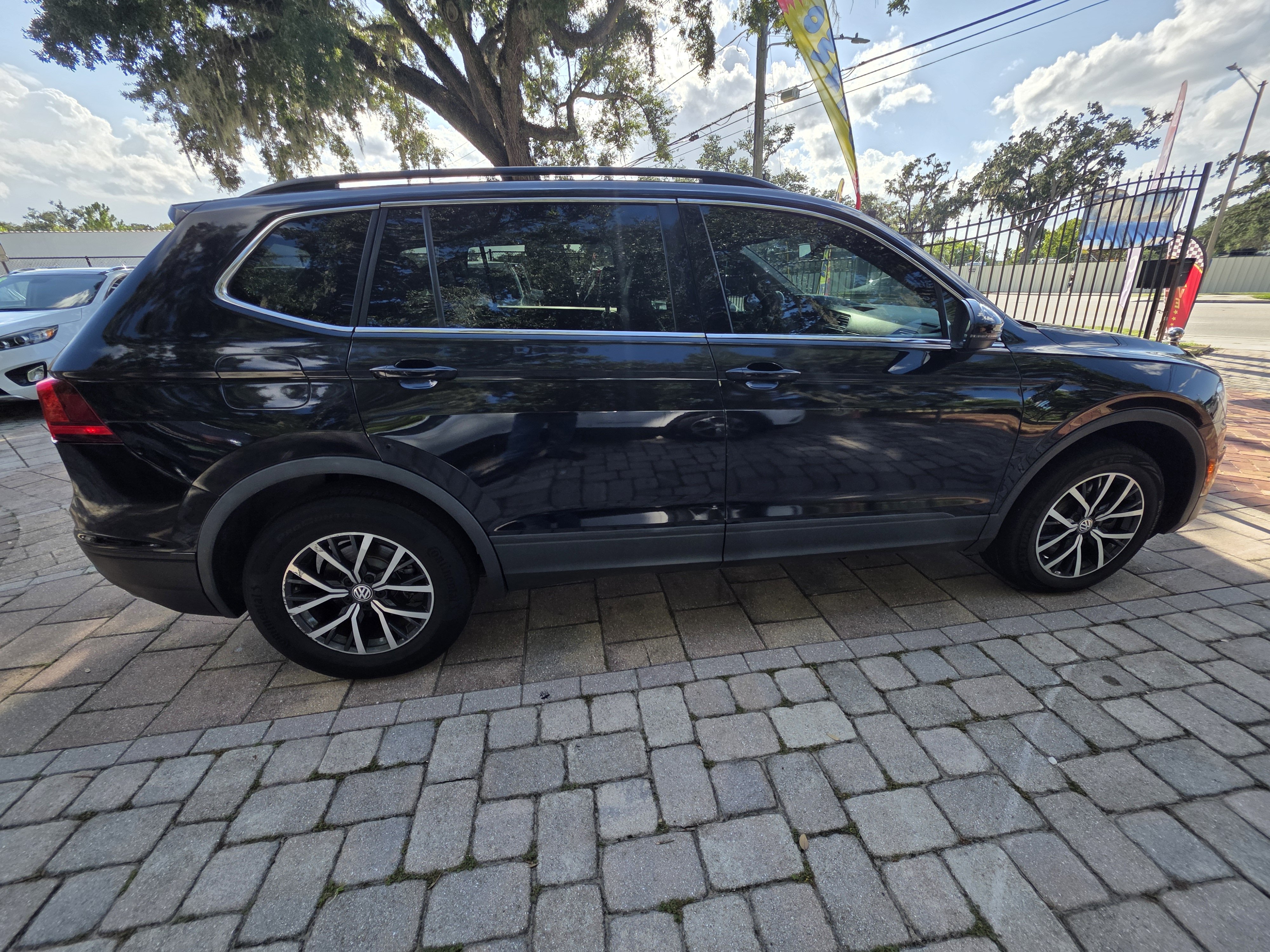 2019 Volkswagen Tiguan thumbnail 4