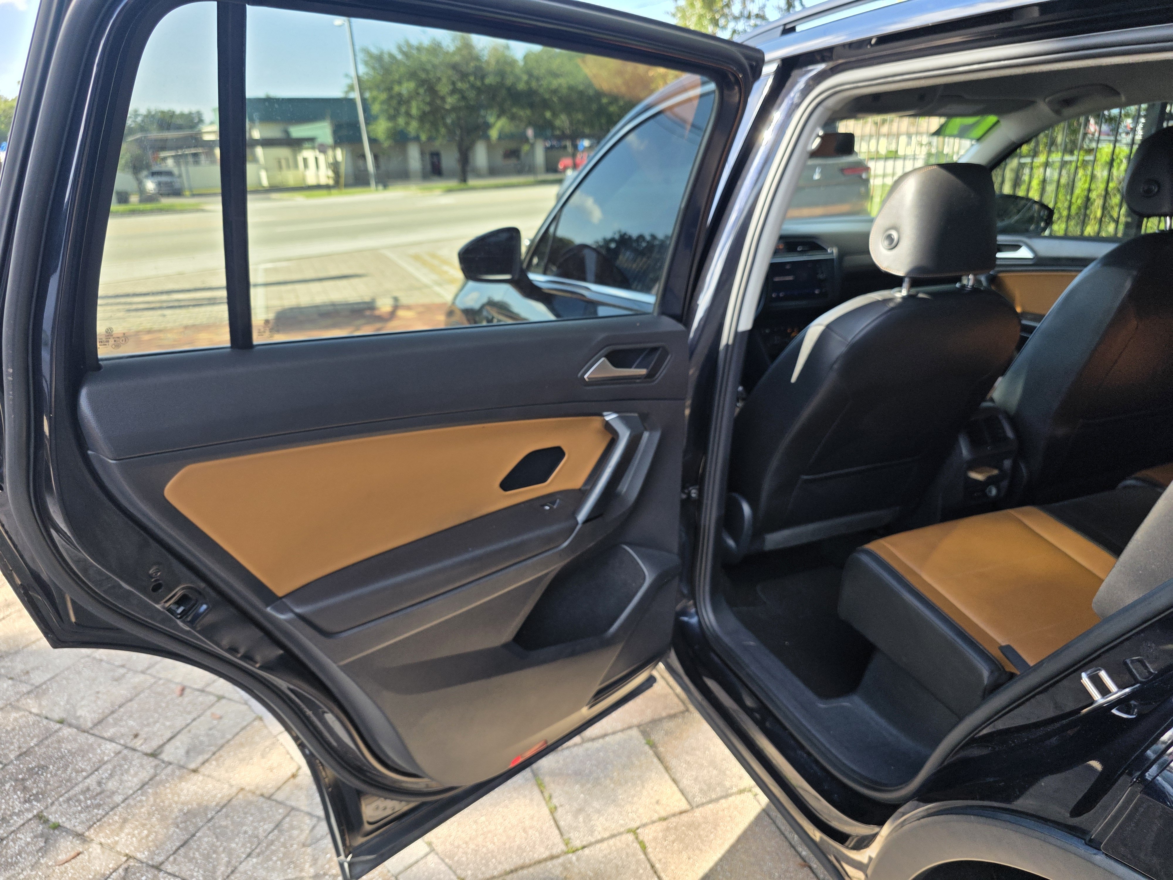 2019 Volkswagen Tiguan thumbnail 9
