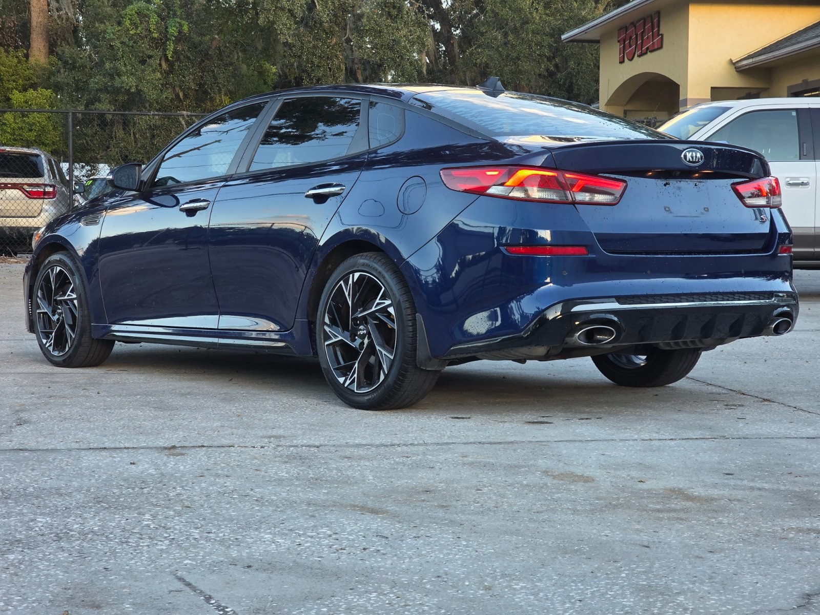 2020 Kia Optima thumbnail 9