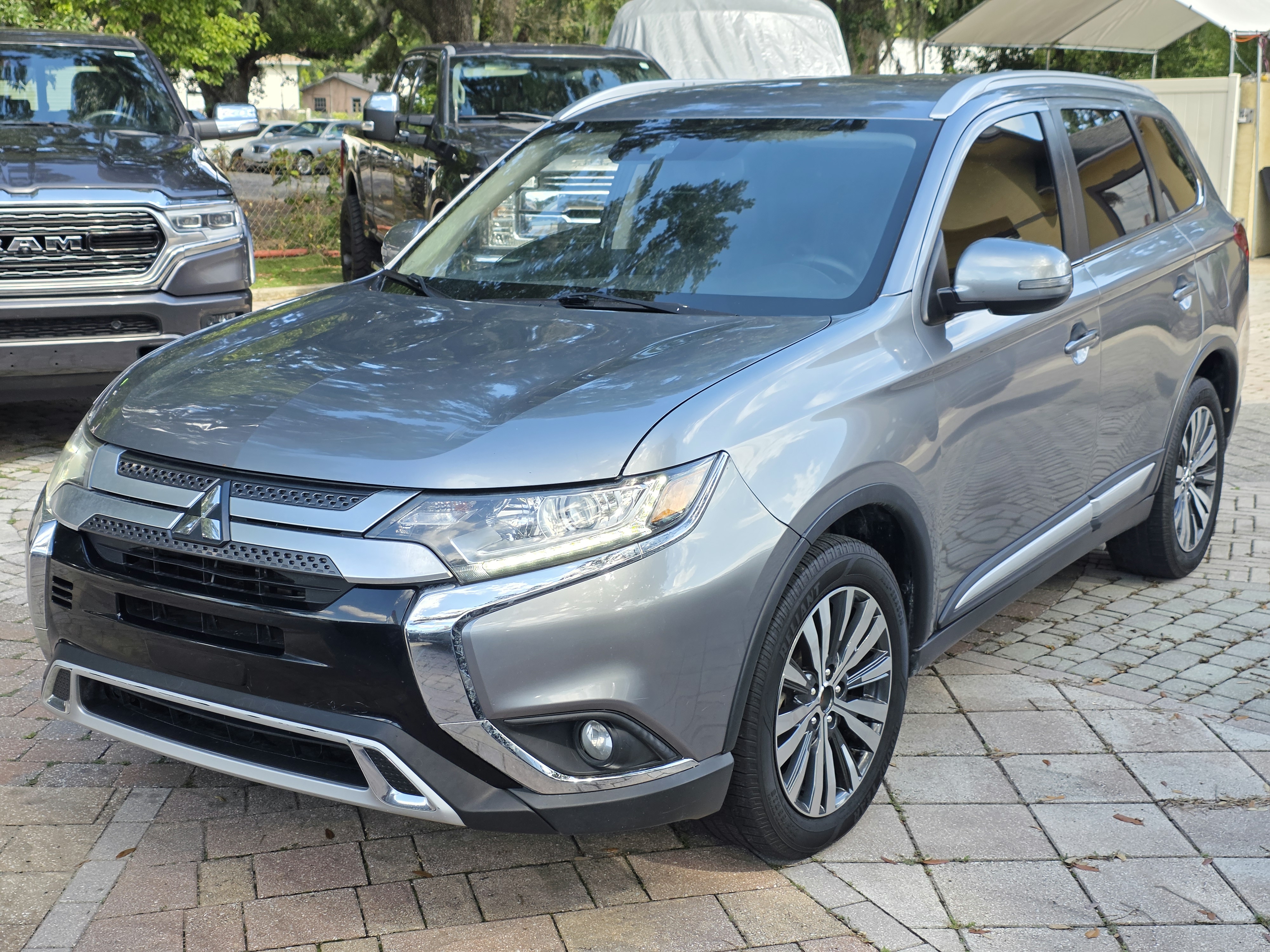 2020 Mitsubishi Outlander — photo 1