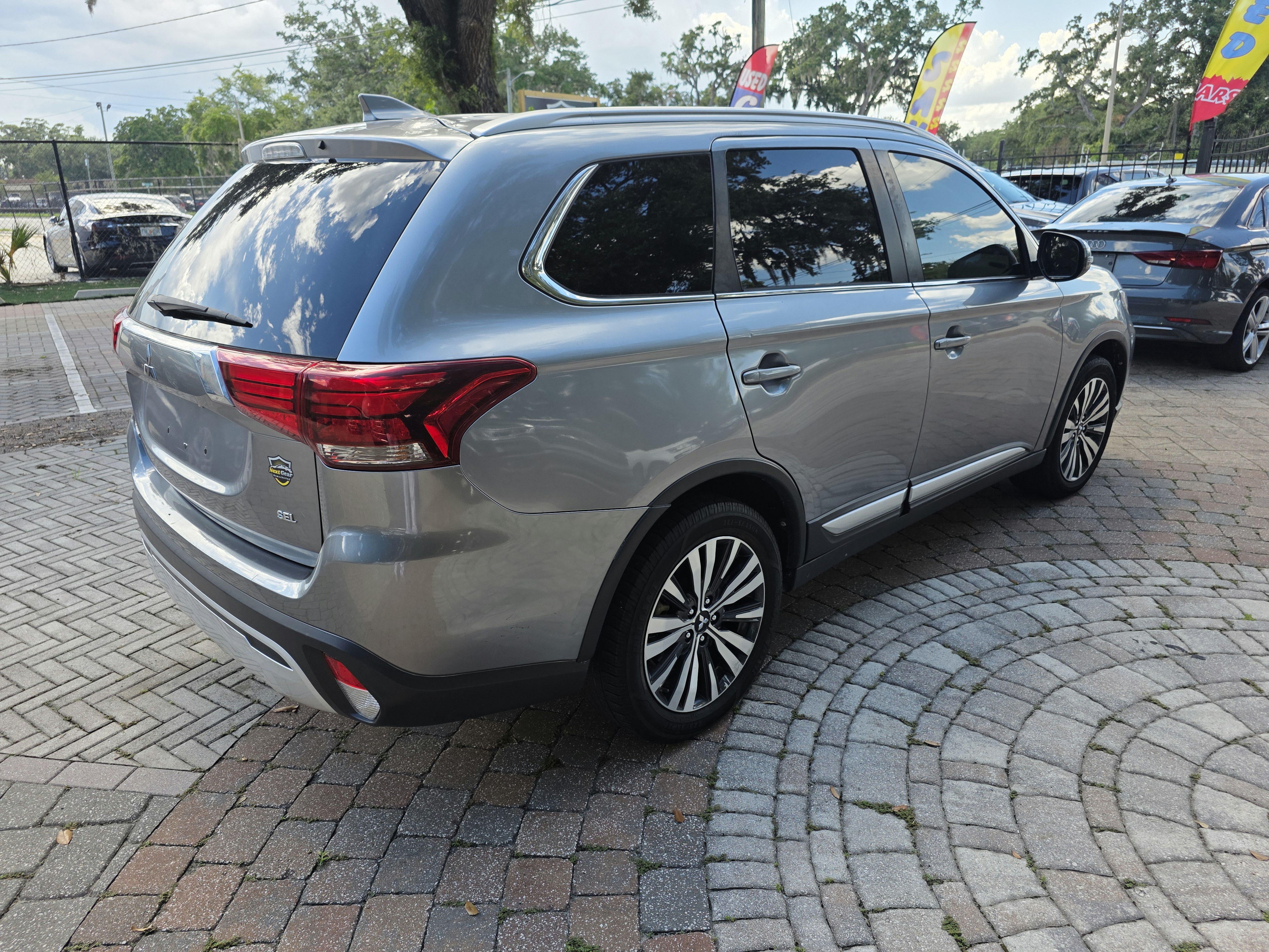 2020 Mitsubishi Outlander thumbnail 7