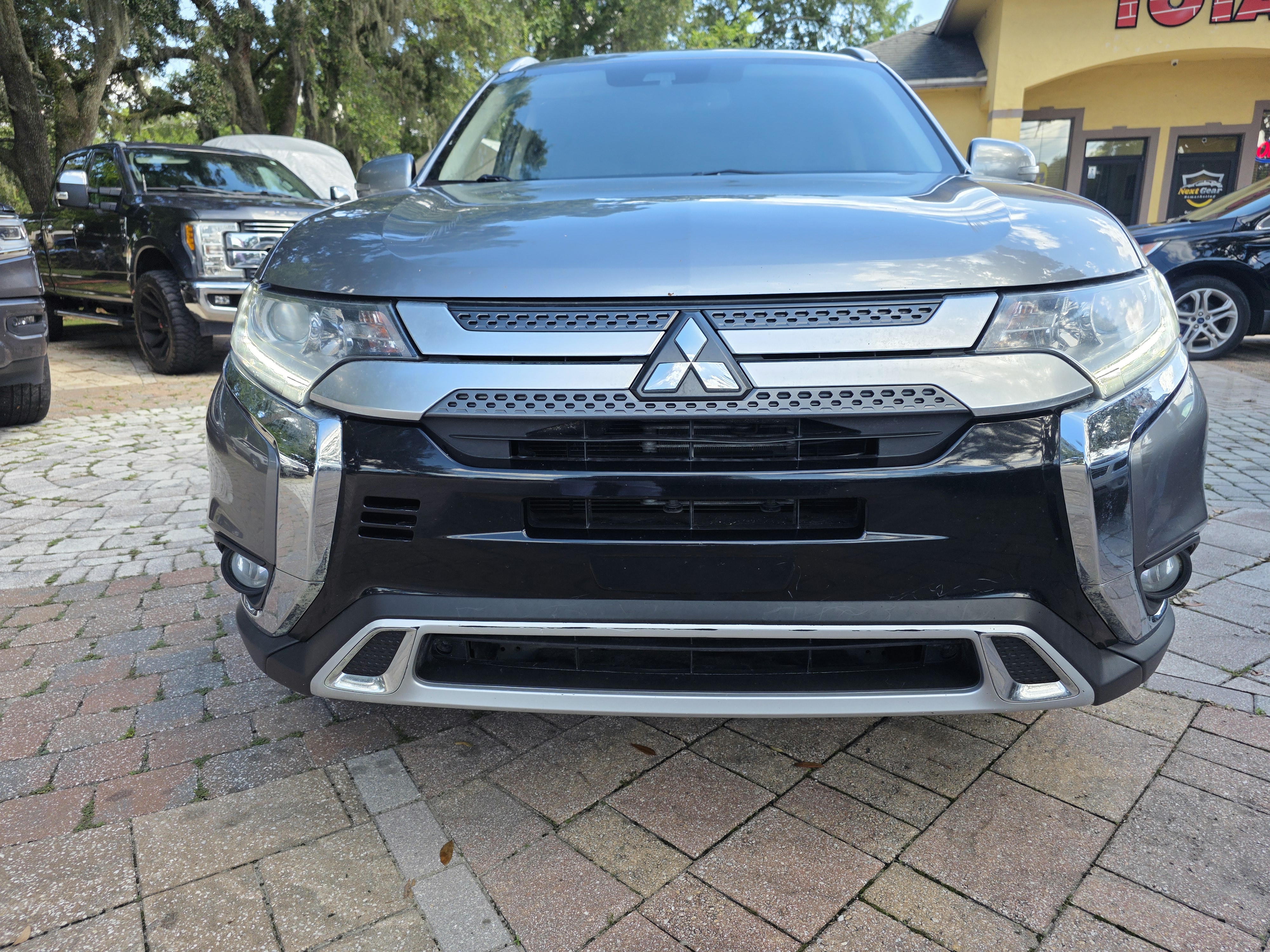2020 Mitsubishi Outlander thumbnail 3