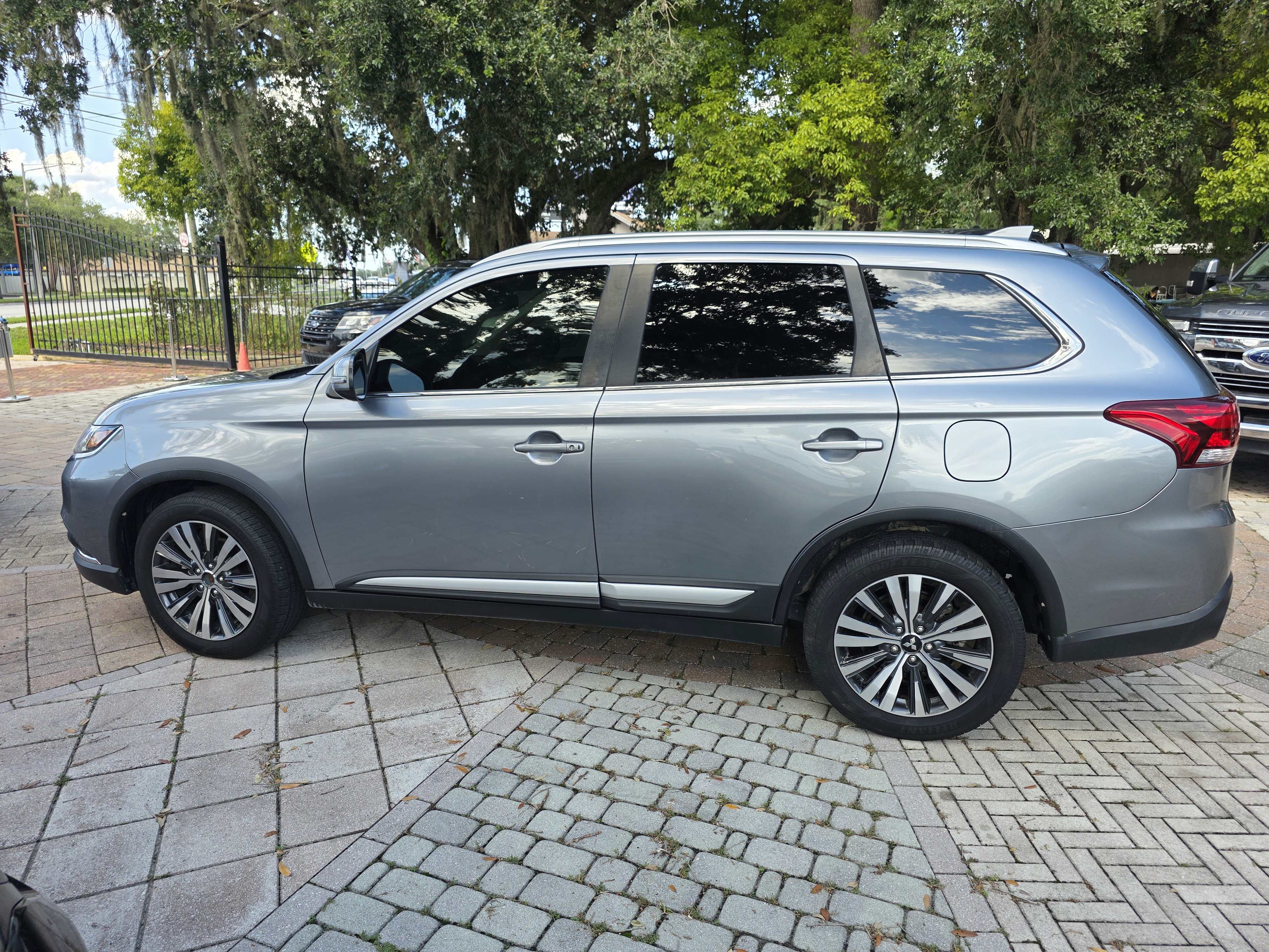 2020 Mitsubishi Outlander thumbnail 10