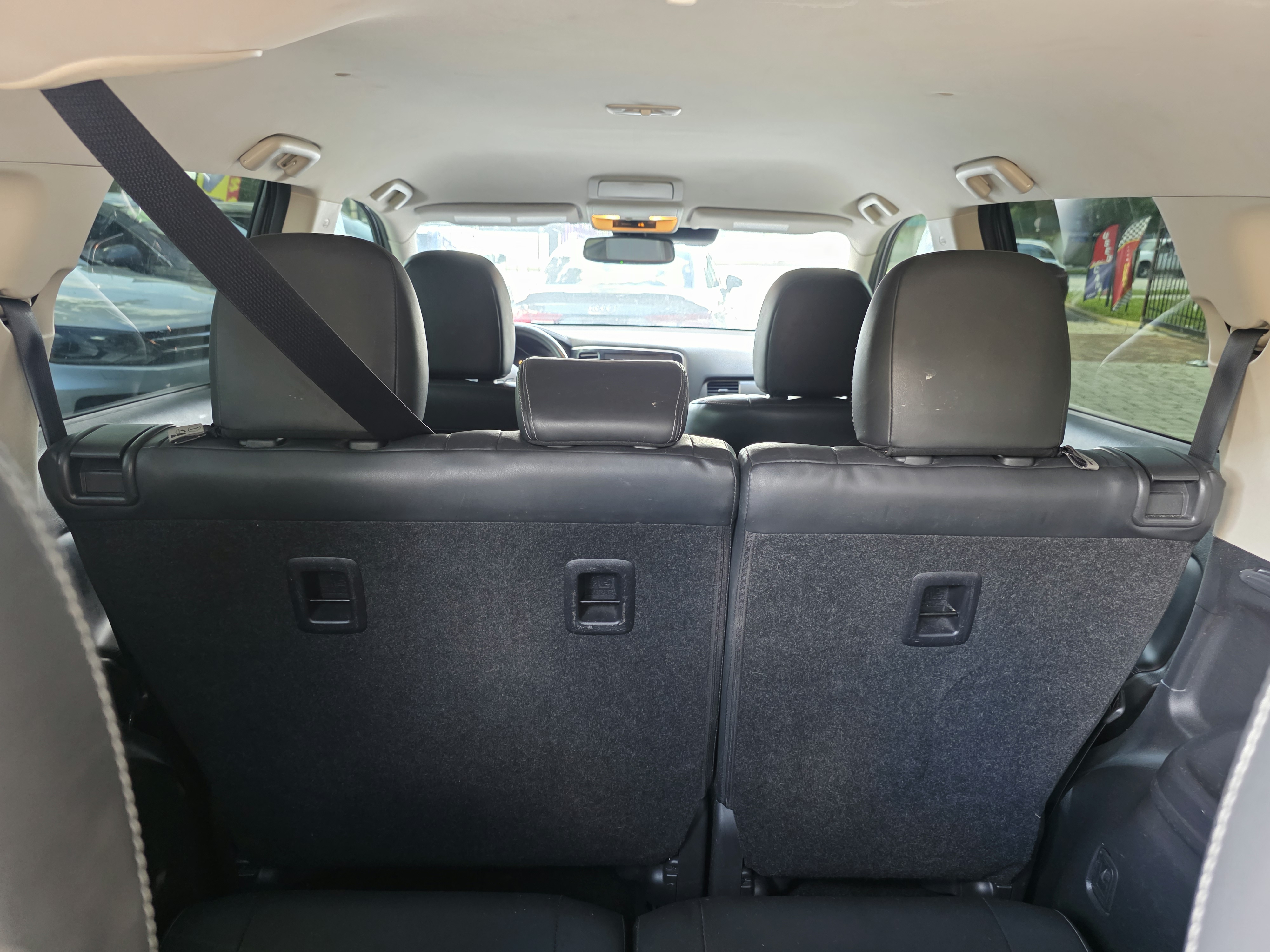 2020 Mitsubishi Outlander thumbnail 11