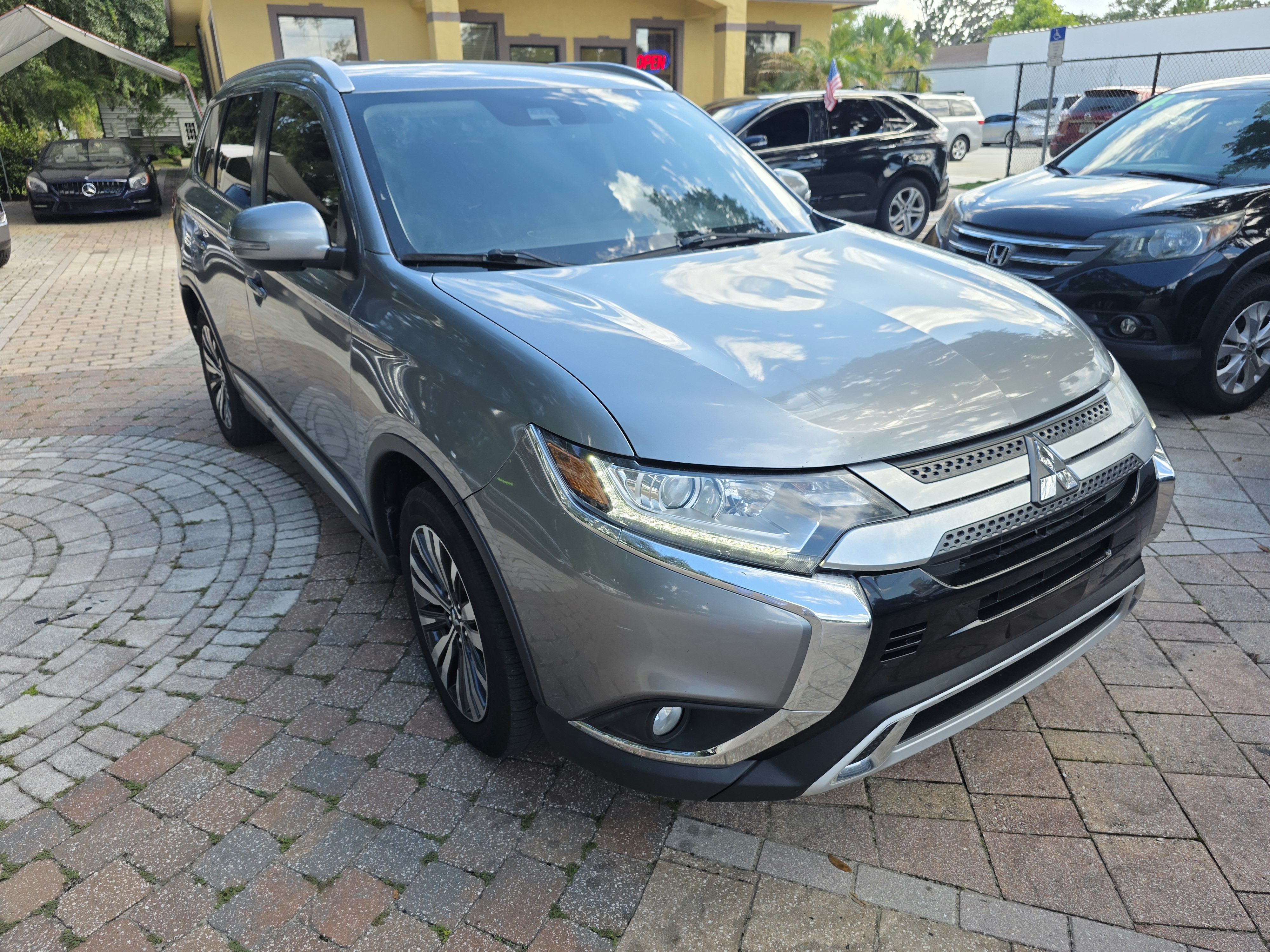 2020 Mitsubishi Outlander thumbnail 5