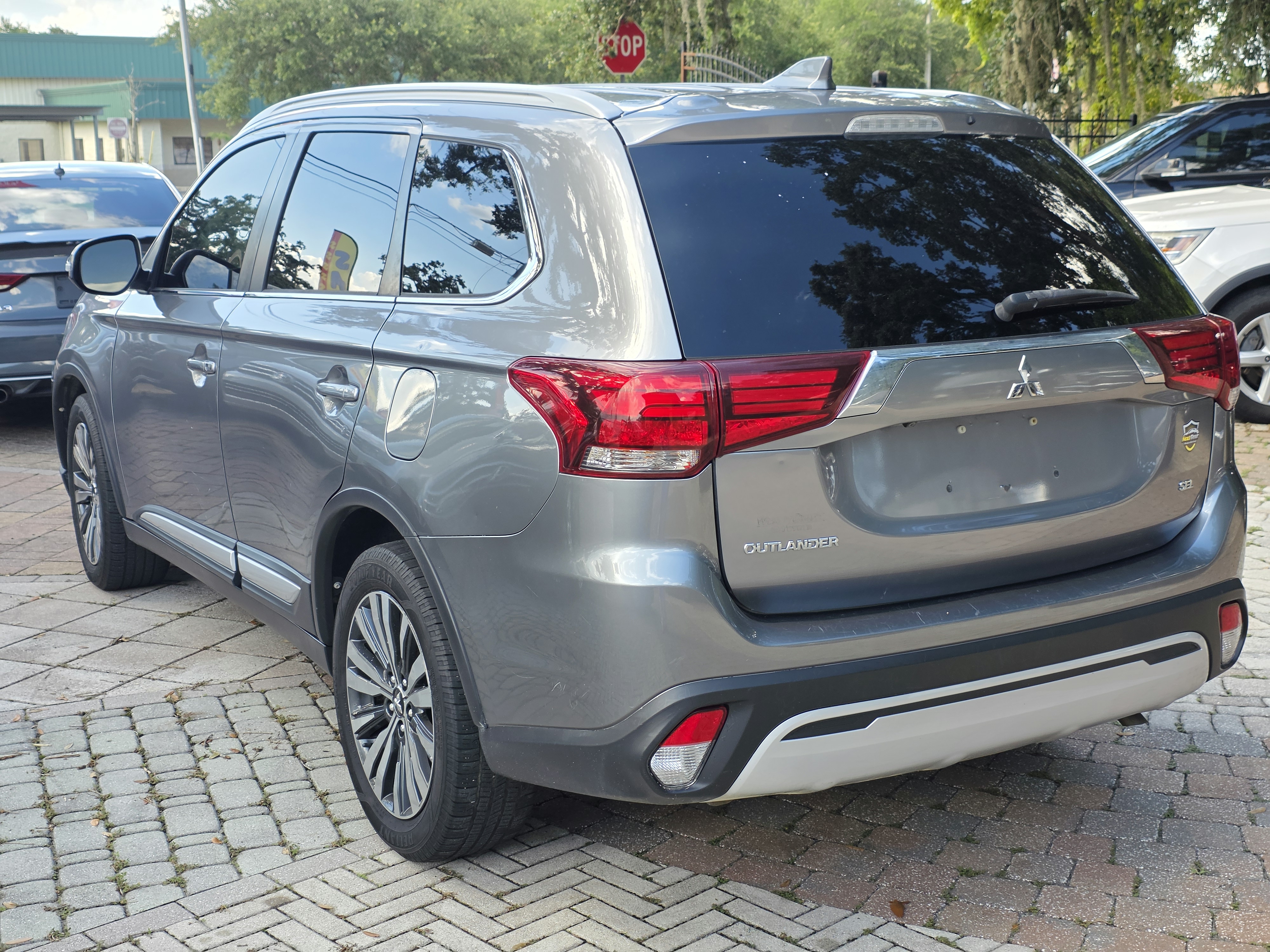 2020 Mitsubishi Outlander thumbnail 9