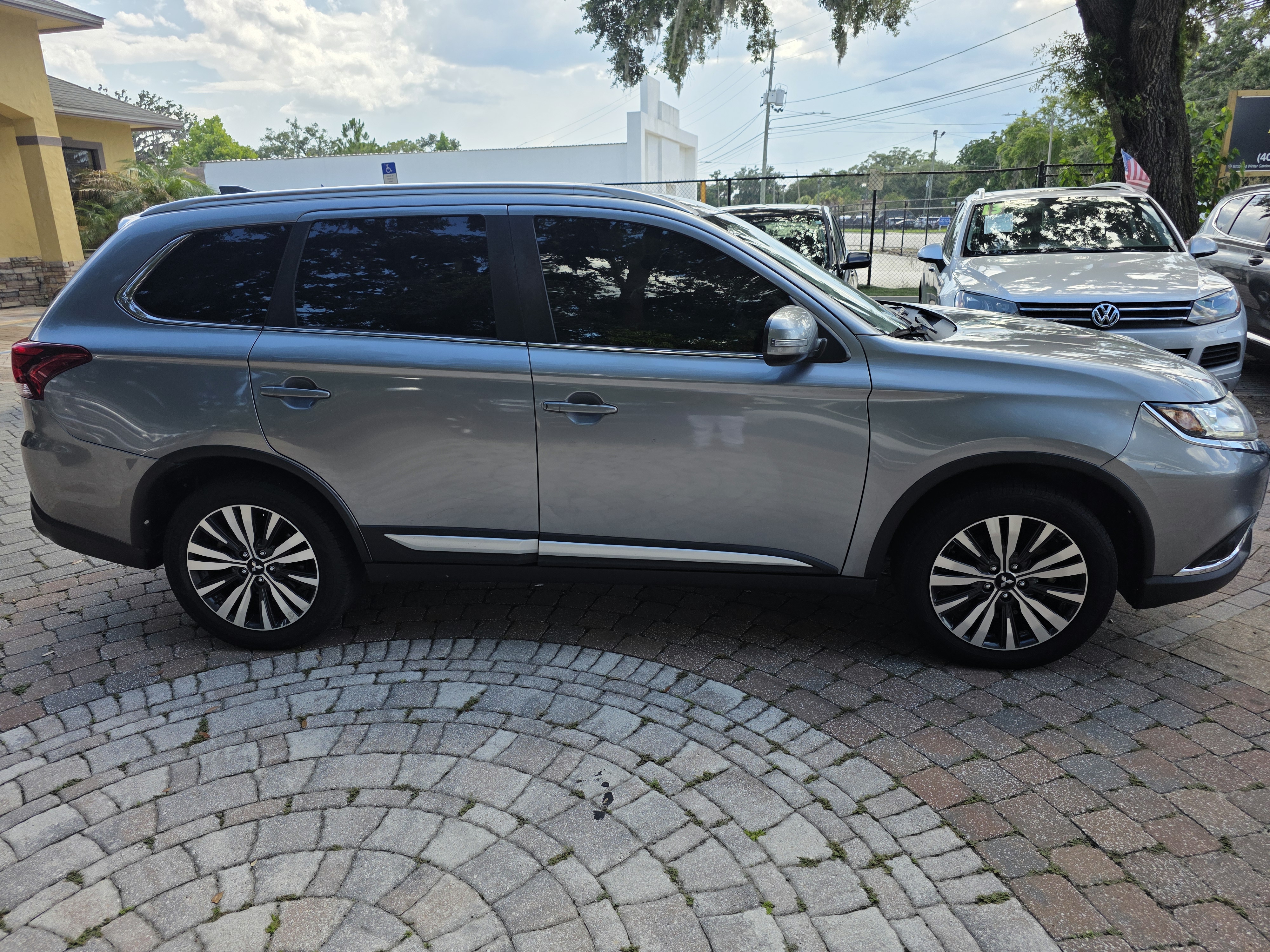 2020 Mitsubishi Outlander thumbnail 6