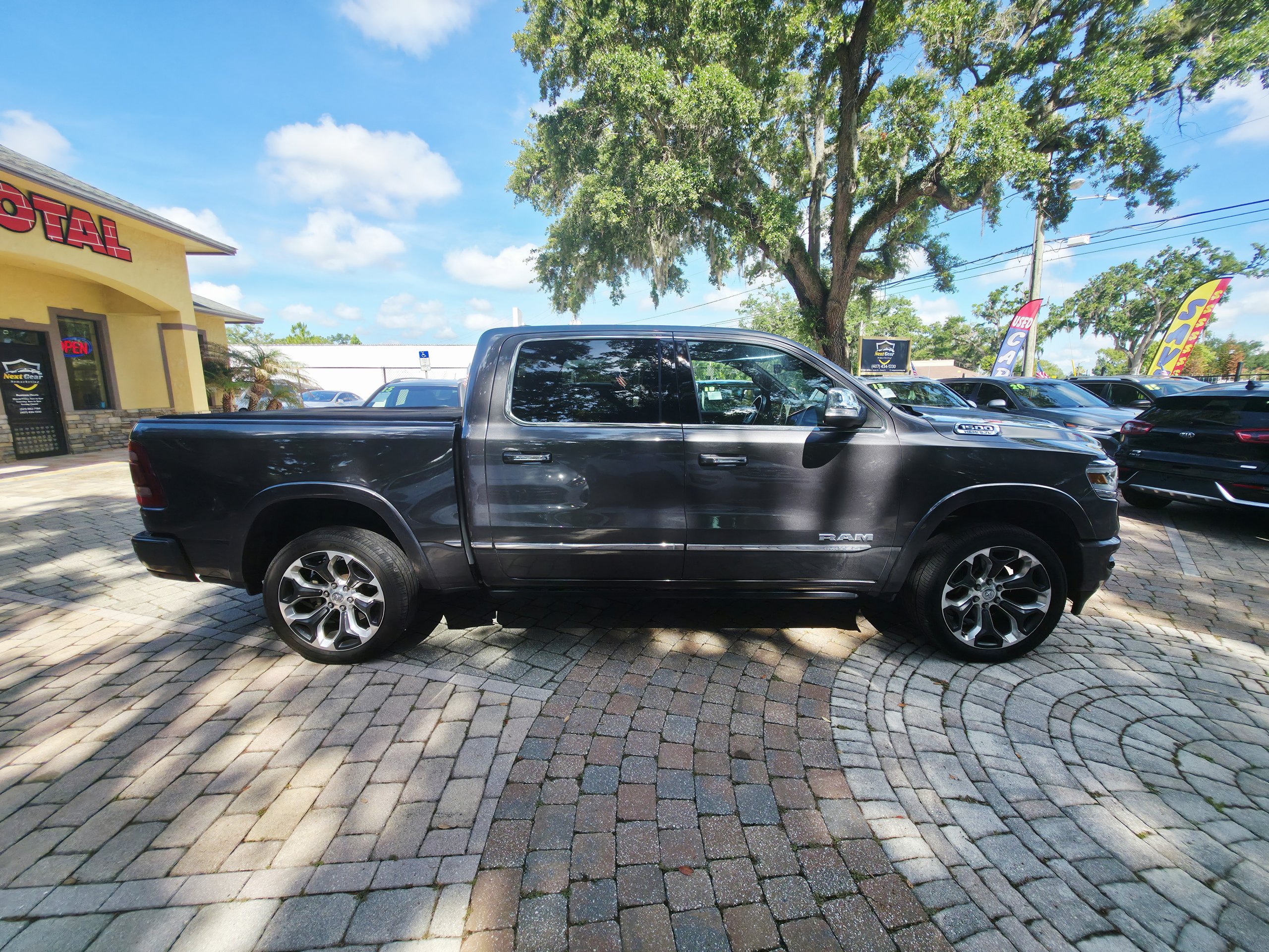 2020 RAM 1500 thumbnail 2