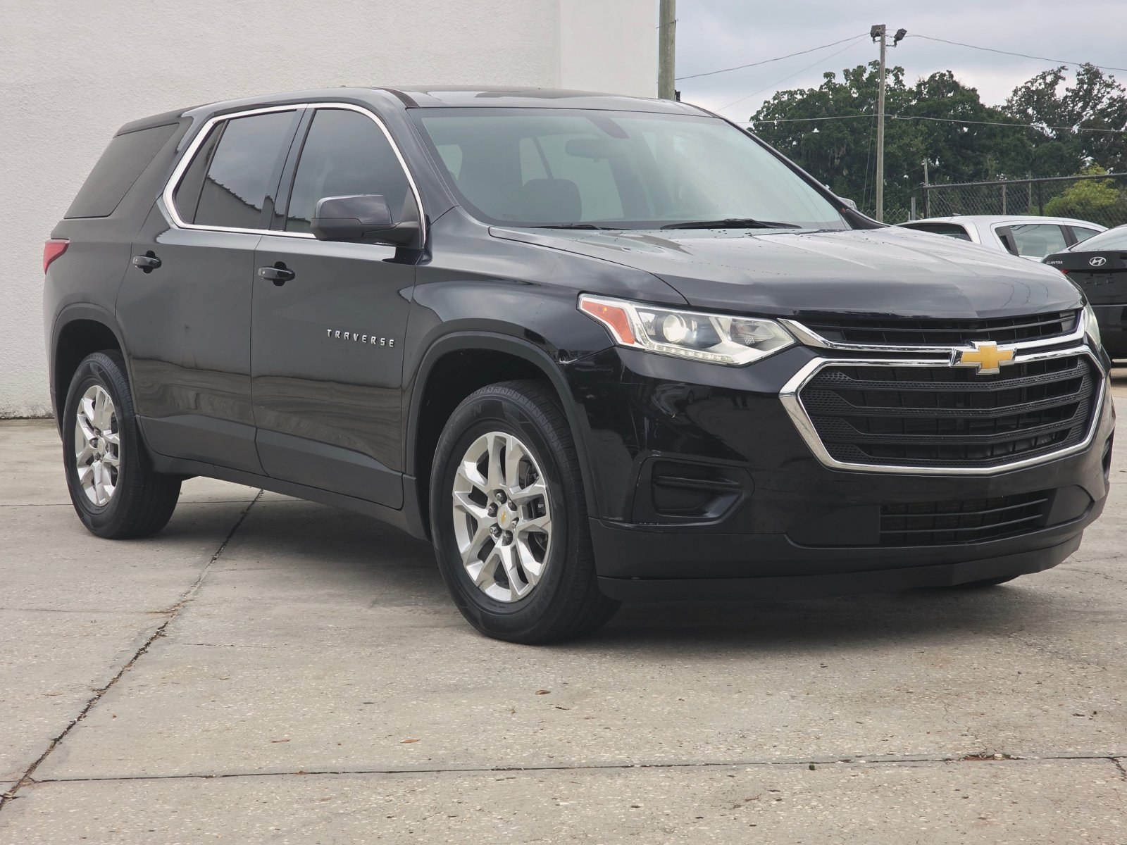 2021 Chevrolet Traverse thumbnail 3