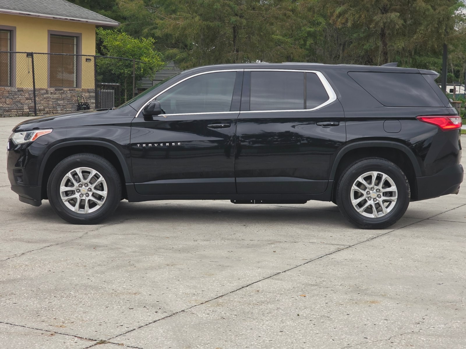 2021 Chevrolet Traverse thumbnail 8