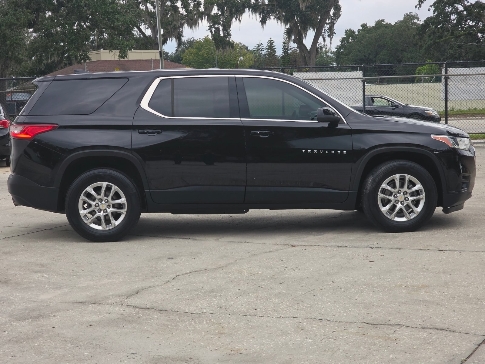 2021 Chevrolet Traverse thumbnail 4