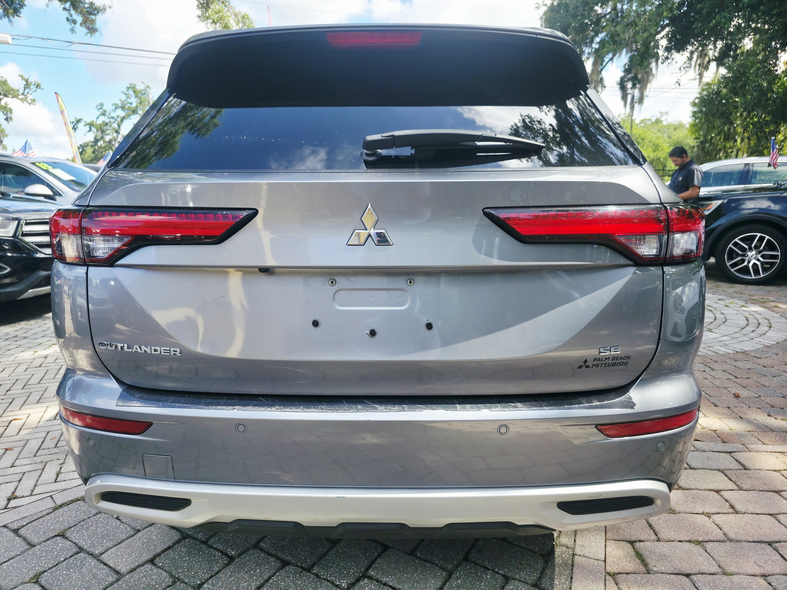 2024 Mitsubishi Outlander thumbnail 10