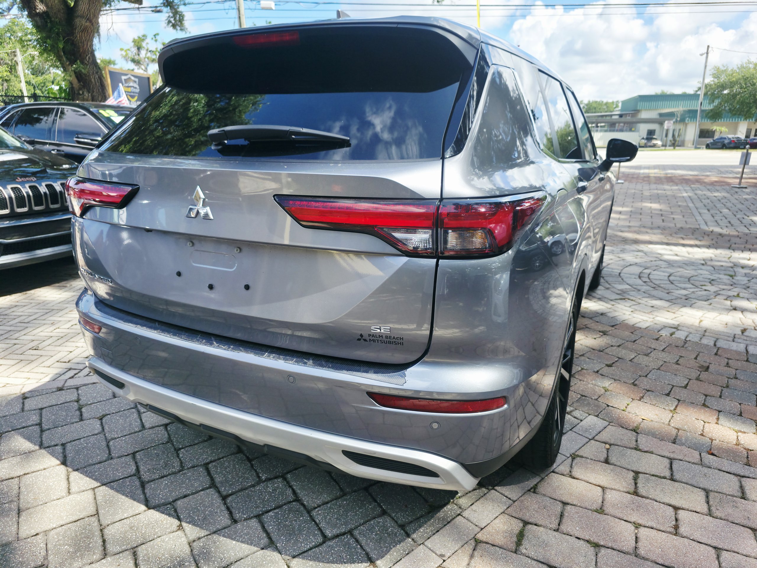 2024 Mitsubishi Outlander thumbnail 9