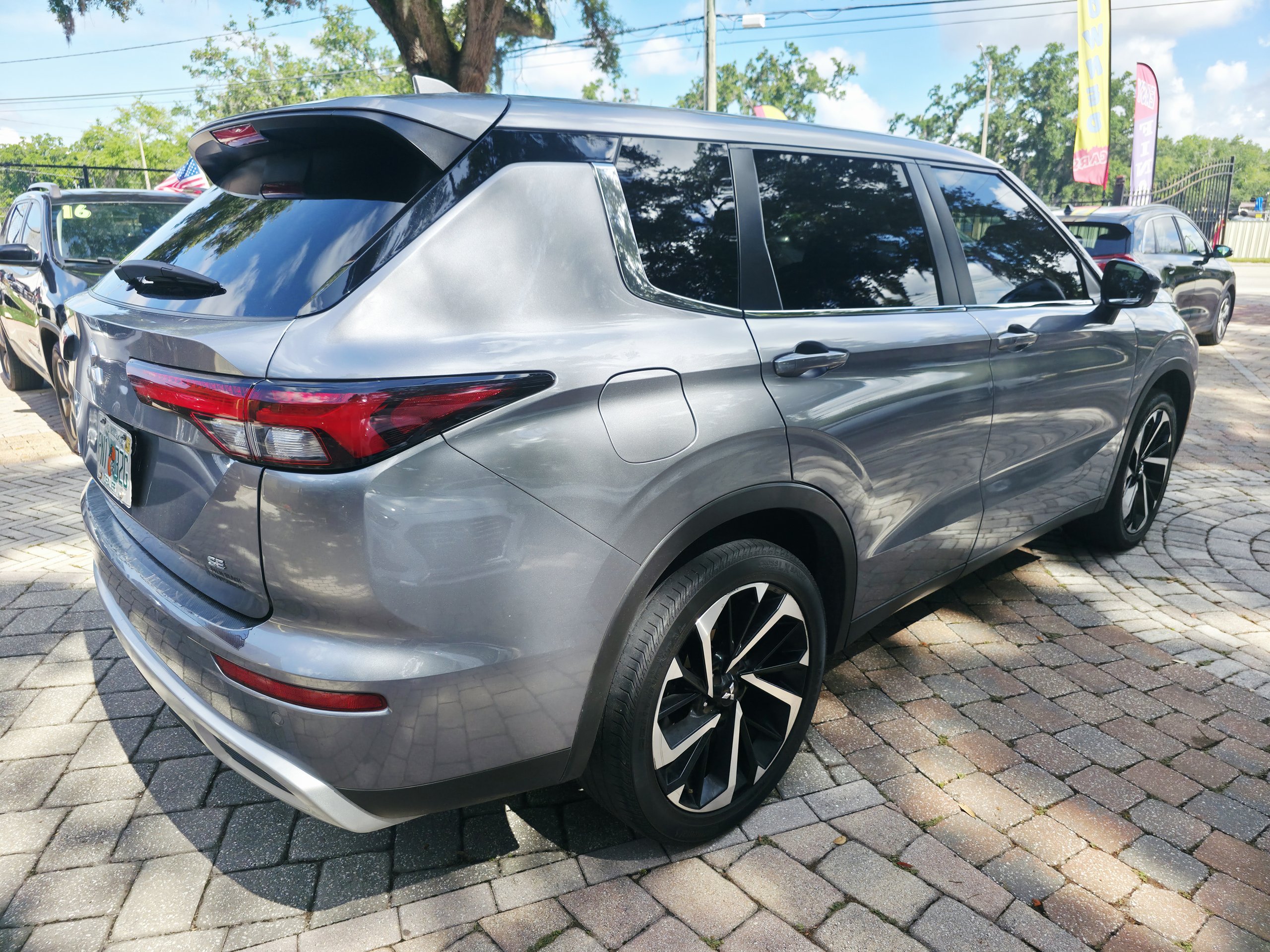 2024 Mitsubishi Outlander thumbnail 6